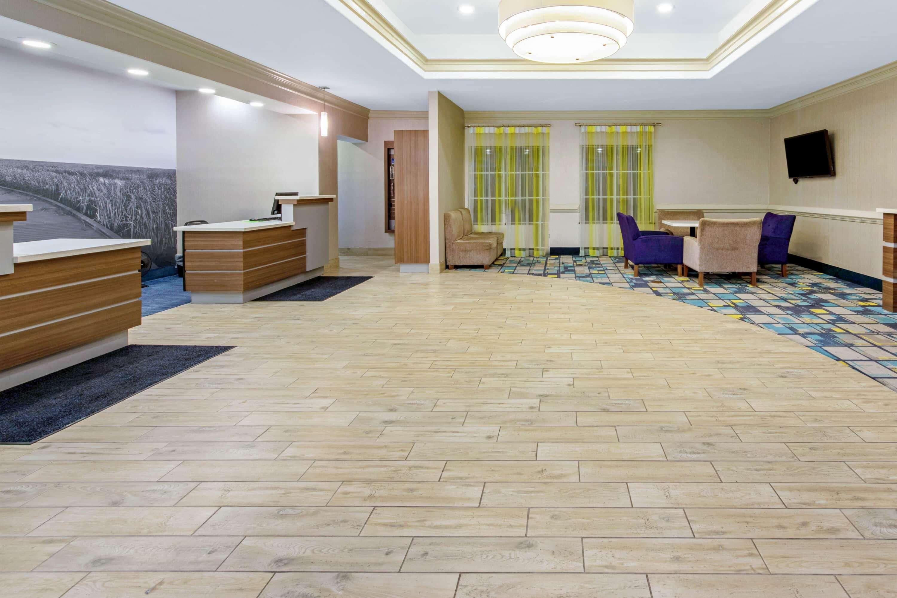 La Quinta By Wyndham Lake Charles Casino Area Exterior photo