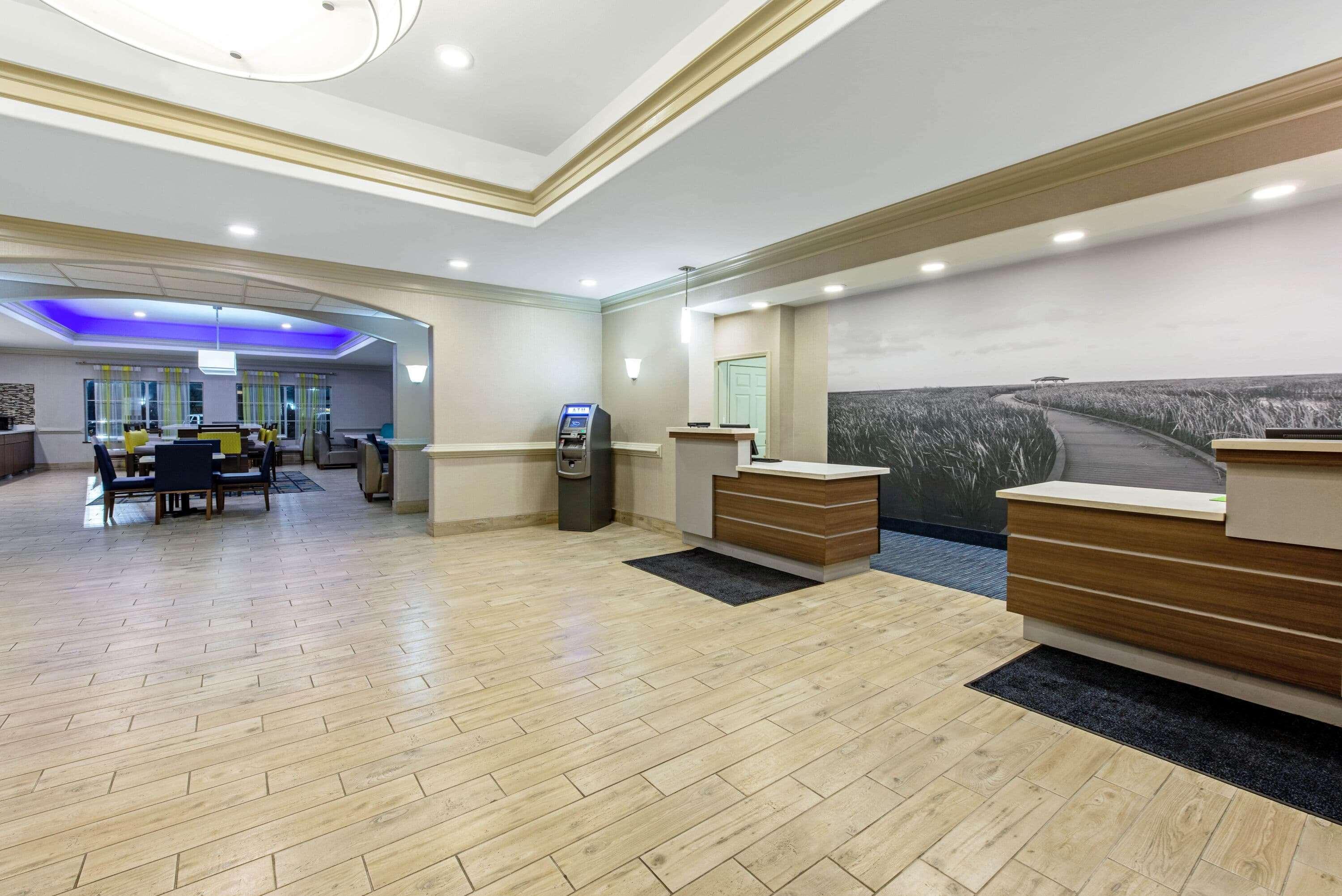La Quinta By Wyndham Lake Charles Casino Area Exterior photo